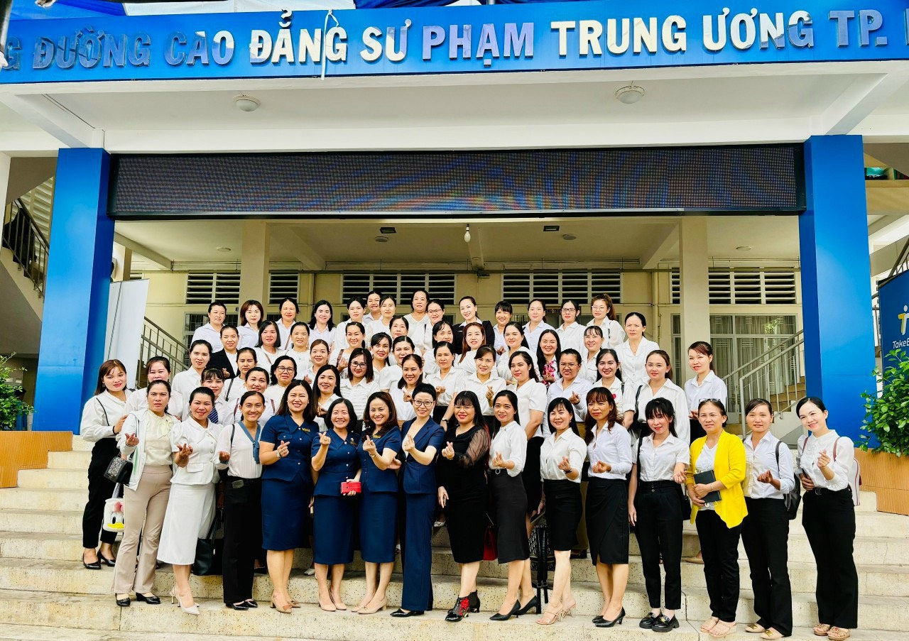 MẦM NON THỰC HÀNH ĐÓN TIẾP CÁN BỘ QUẢN LÍ VÀ GIÁO VIÊN TỪ TỈNH LONG AN ĐẾN THAM QUAN