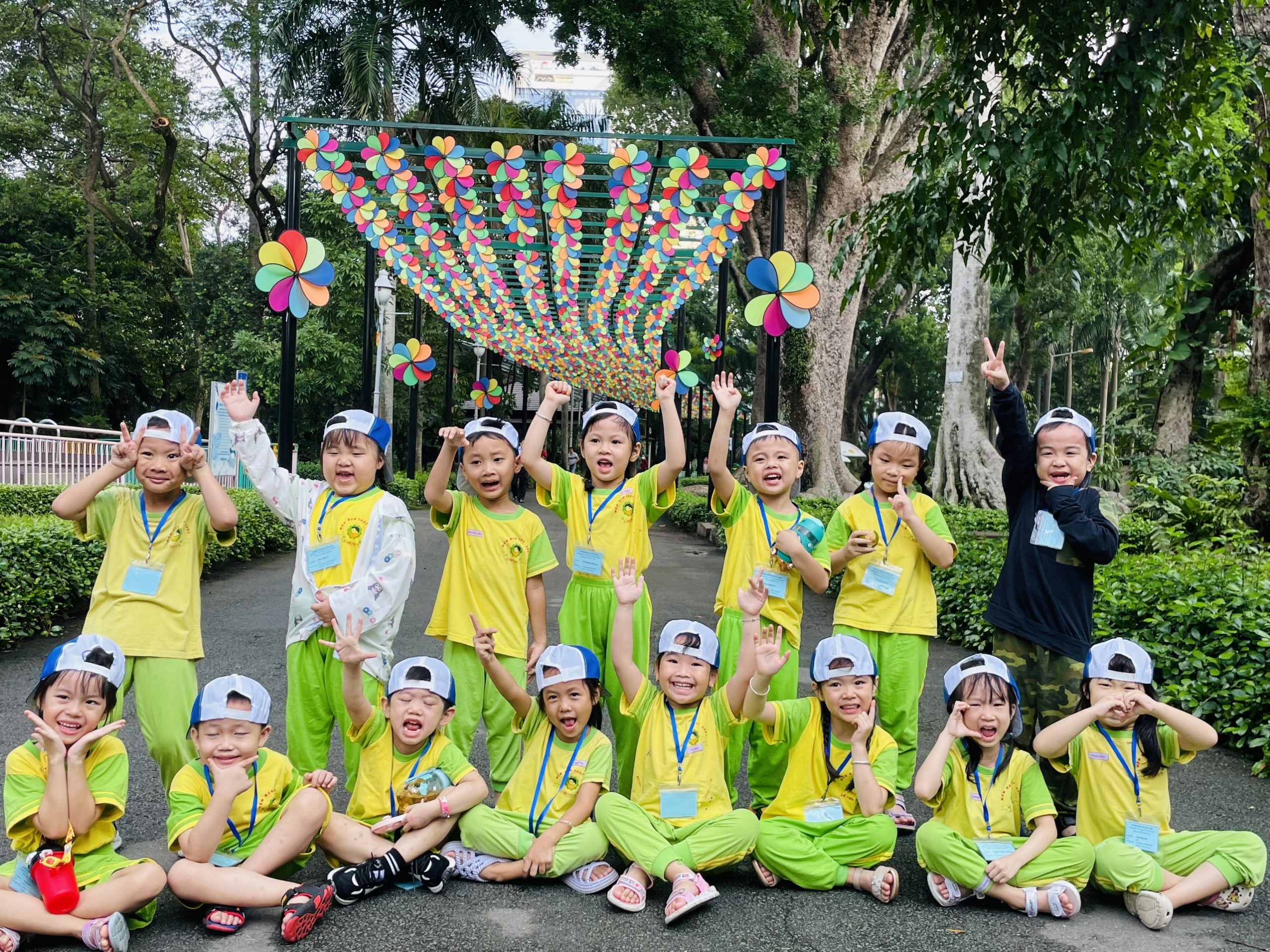 BÉ THAM QUAN “THẢO CẦM VIÊN”