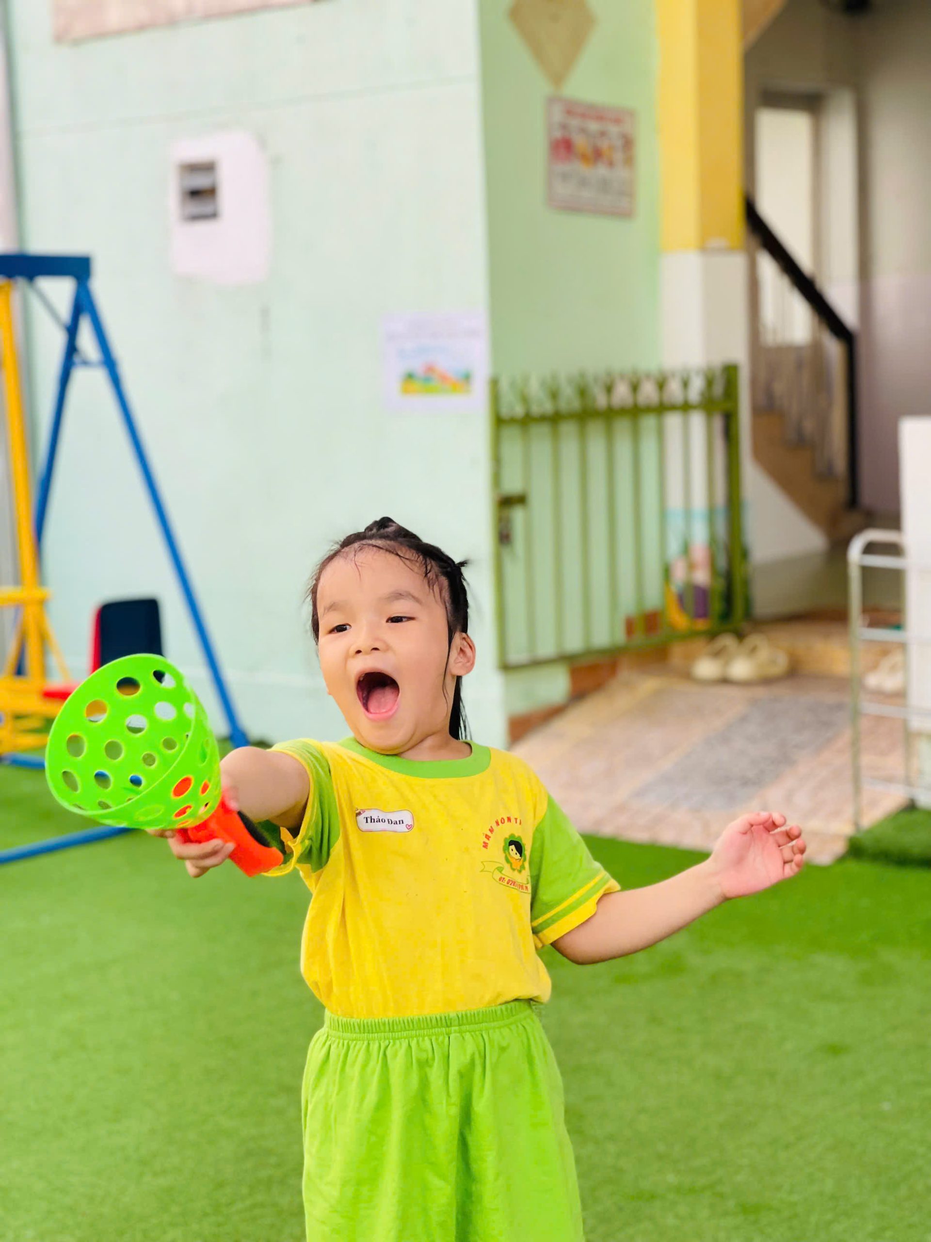 NHỮNG KHOẢNH KHẮC VUI CHƠI CỦA BÉ