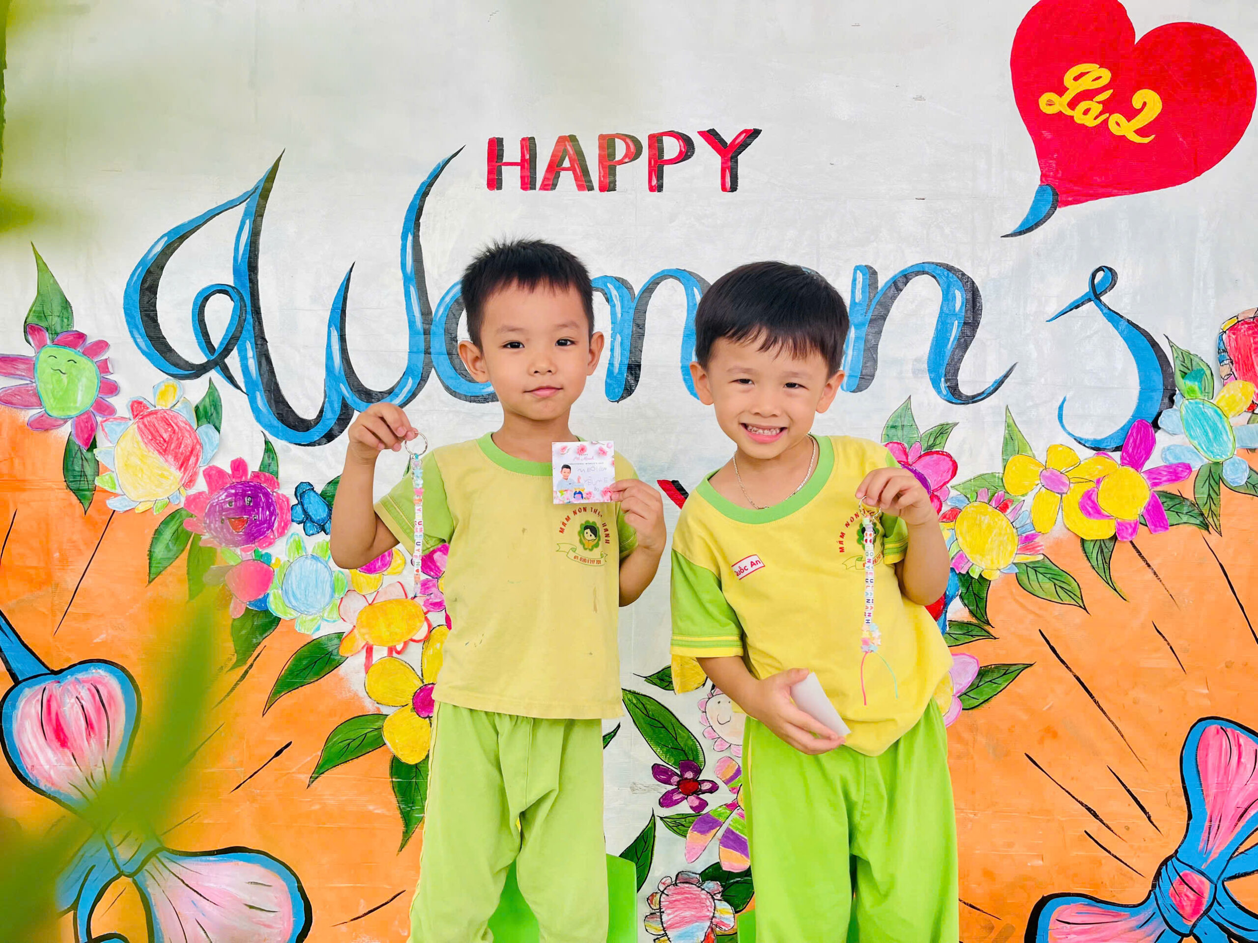 RỘN RÀNG XƯỞNG QUÀ TẶNG “HANDMADE”: NHỮNG ĐIỀU NHỎ XÍU TẶNG MẸ YÊU! 💖