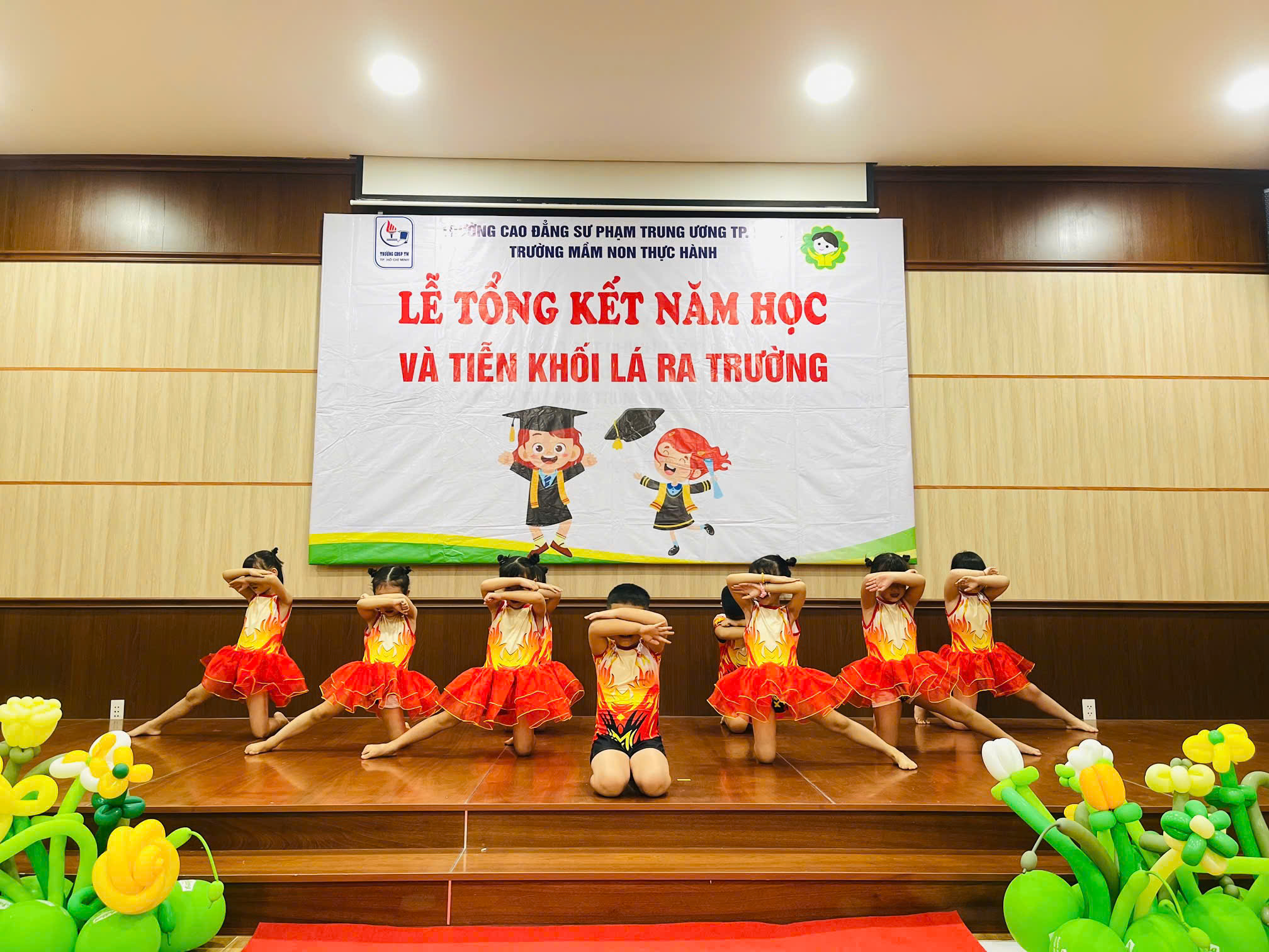 TỔNG KẾT NĂM HỌC – VÀ TIỄN KHỐI LÁ RA TRƯỜNG 